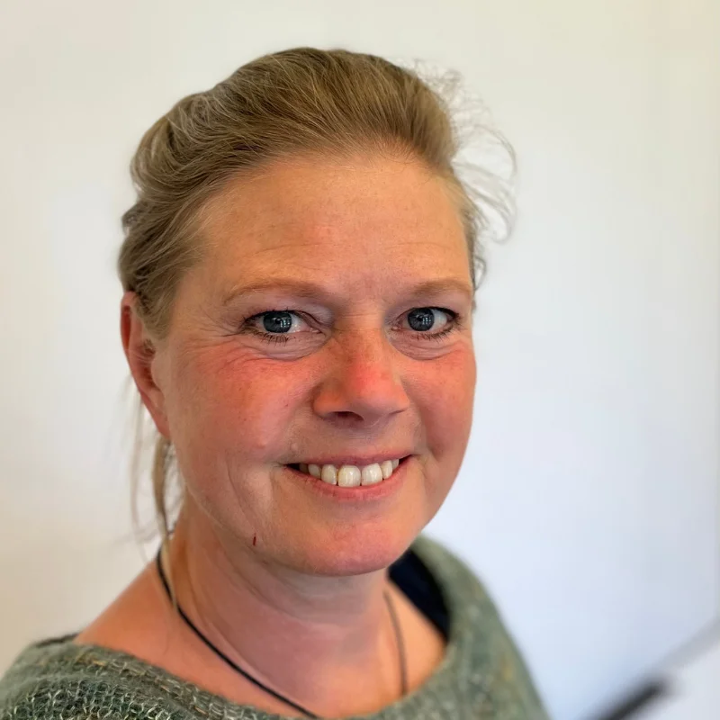 Billede af en smilende Mette